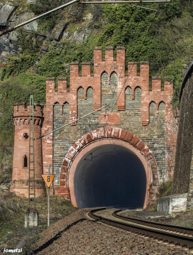 Tunneleingang am Mittelrhein