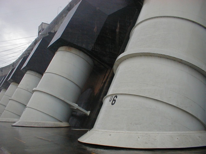 Turbinen des Wasserkraftwerks ITAIPU