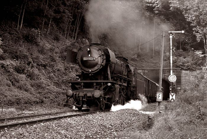 Turch ten Tunnel und tas Taubertal...