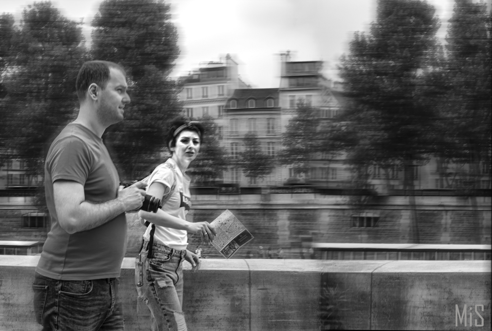 Turistas; corriendo por Paris