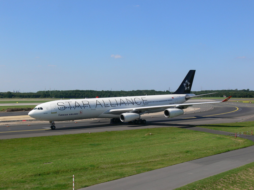 Turkish Airlines TC-JDL Airbus A340-311