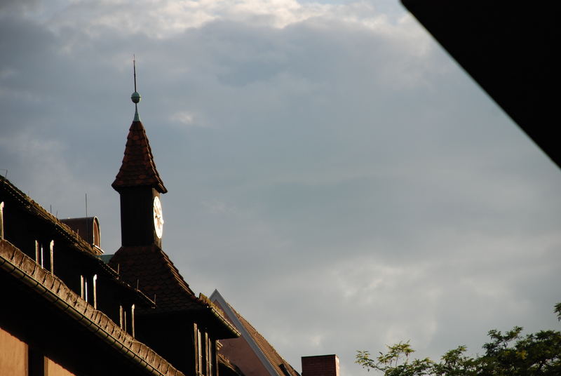 Turm am frühen Abend