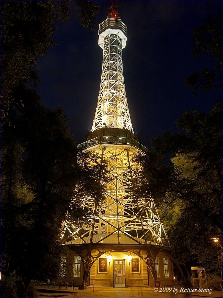 Turm auf dem Prager Petry Berg