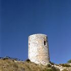 Turm auf einer Klippe in Andalusien