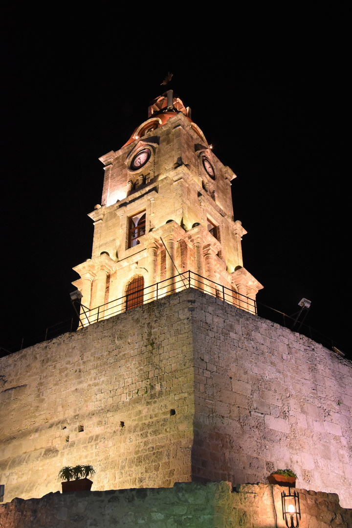 Turm bei Nacht