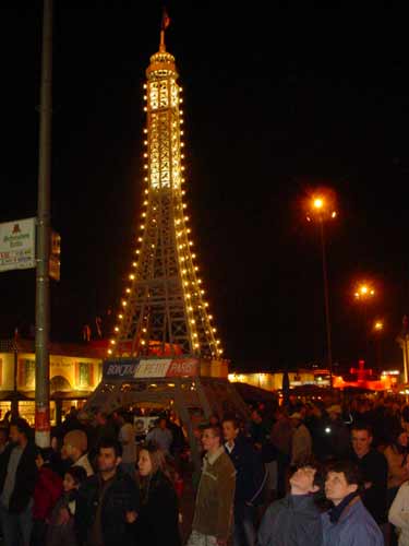 Turm bei Nacht