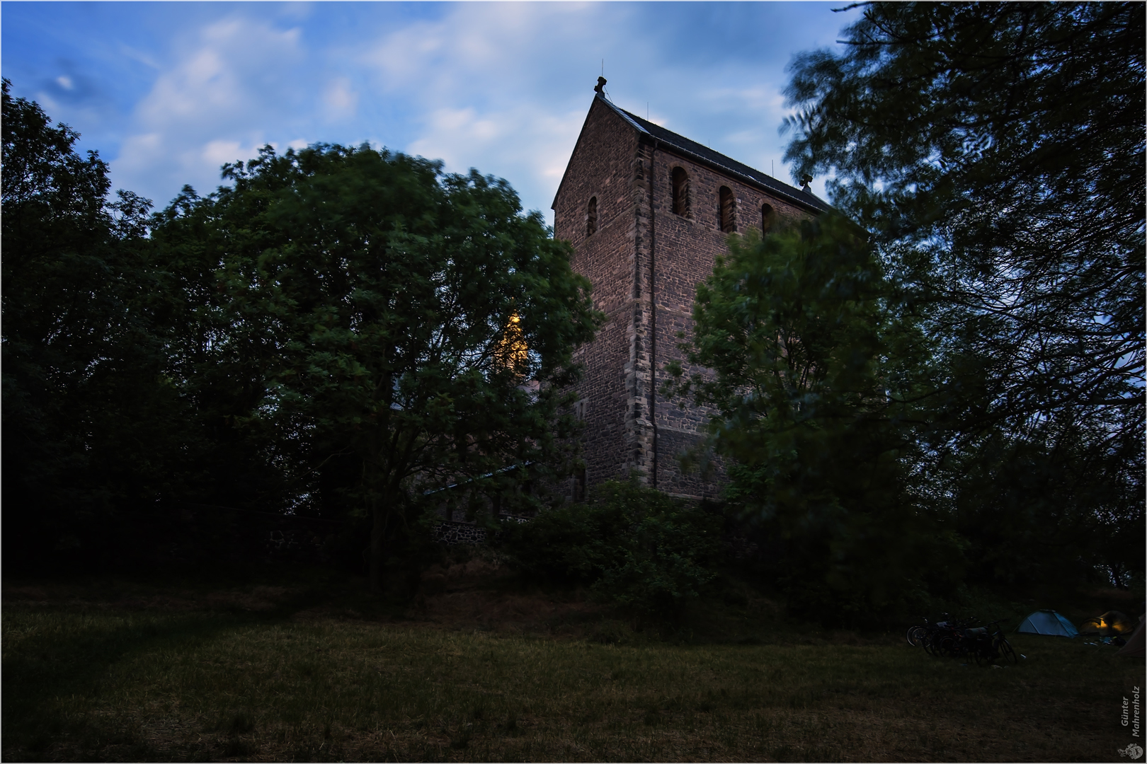 Turm der Klosterkirche auf dem Petersberg