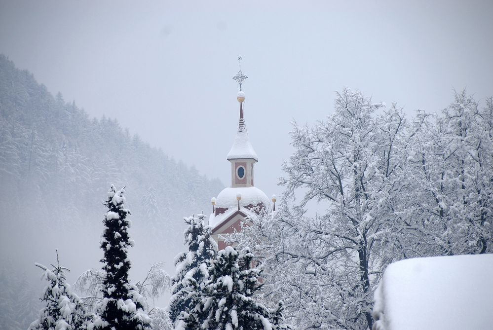 Turm der Pfarrkirche "Maria Loreto"