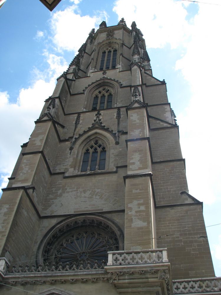 Turm der St. Niklaus-Kathedrale in Freiburg/CH