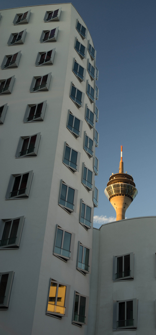 Turm fängt das letzte Licht ein