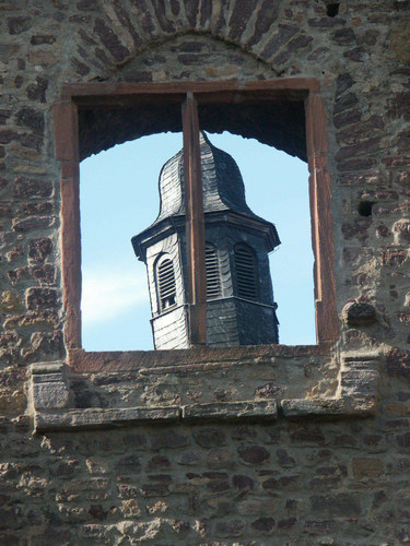 Turm im Fenster