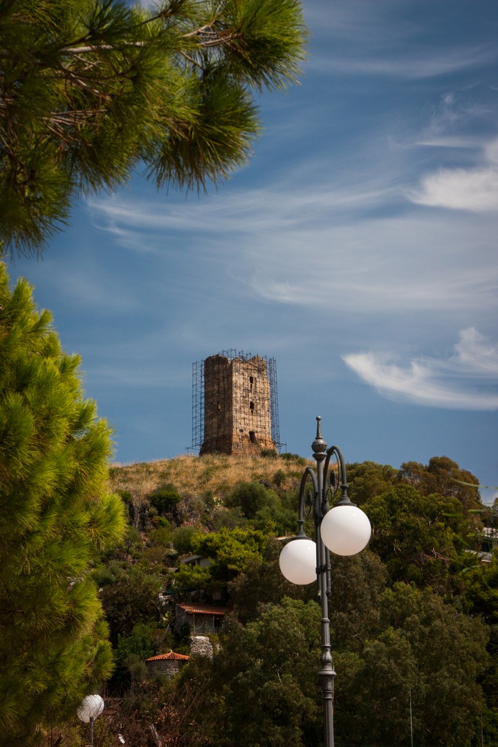 Turm im Käfig