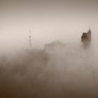 Turm im Nebel