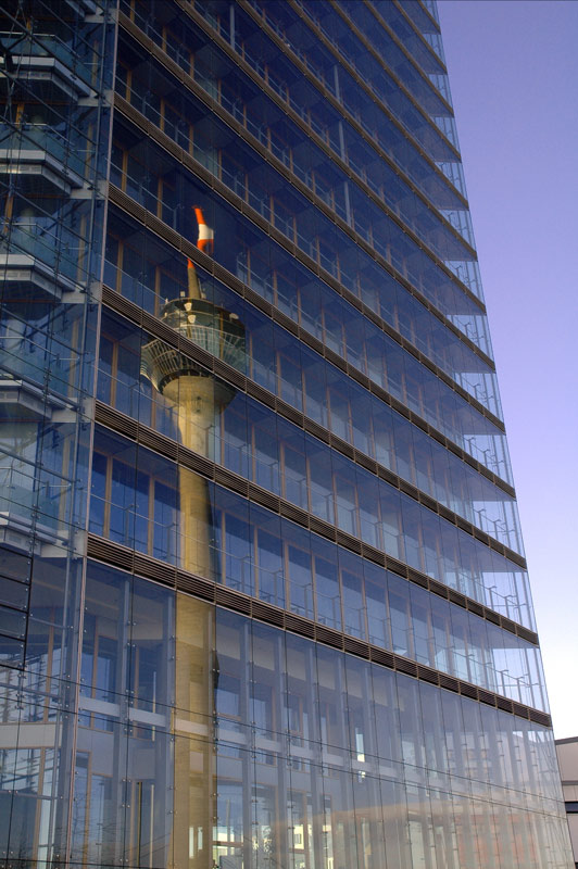 Turm im Spiegel