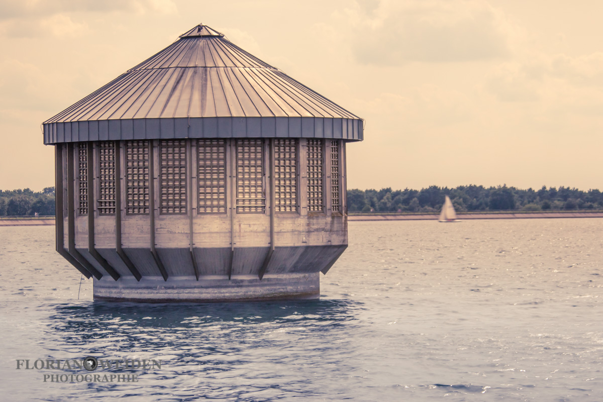 Turm im Wasser