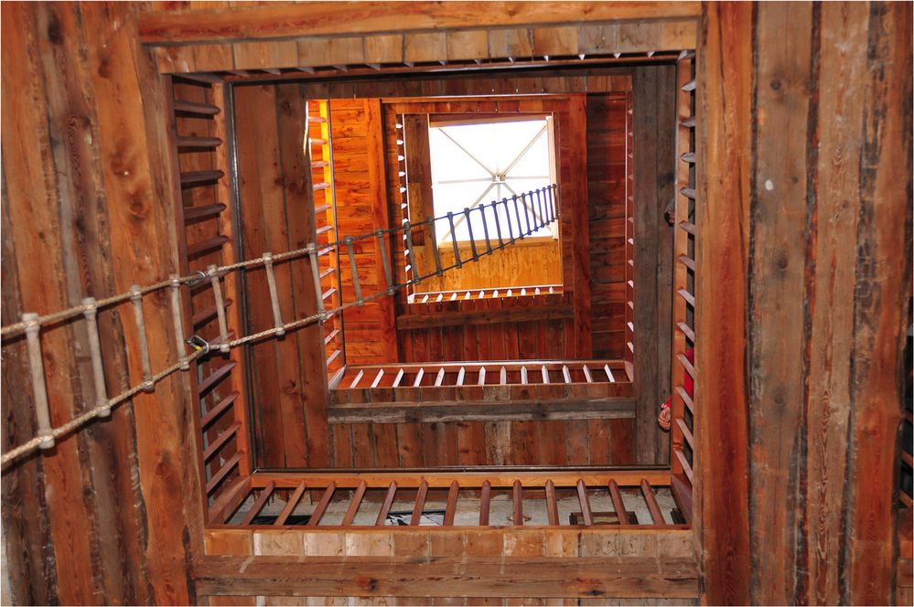 TURM INNENANSICHT BURG JUVAL-MESSNER WOHNSITZ