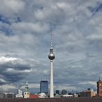 [ Turm mit Kugel in Berlin ]