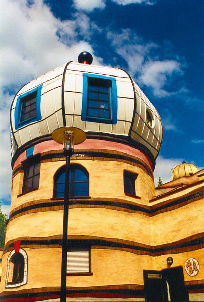 Turm vom Hundertwasserhaus in Darmstadt