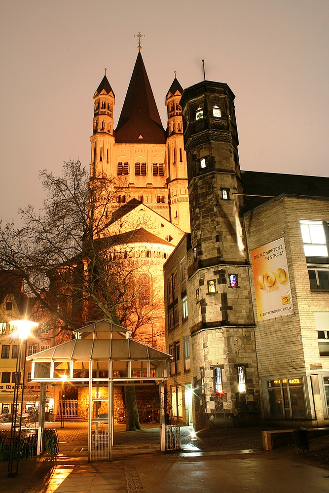 Turm vom Stapelhaus vor der Kirche Gross Sankt Martin (24.02.2012) (7)