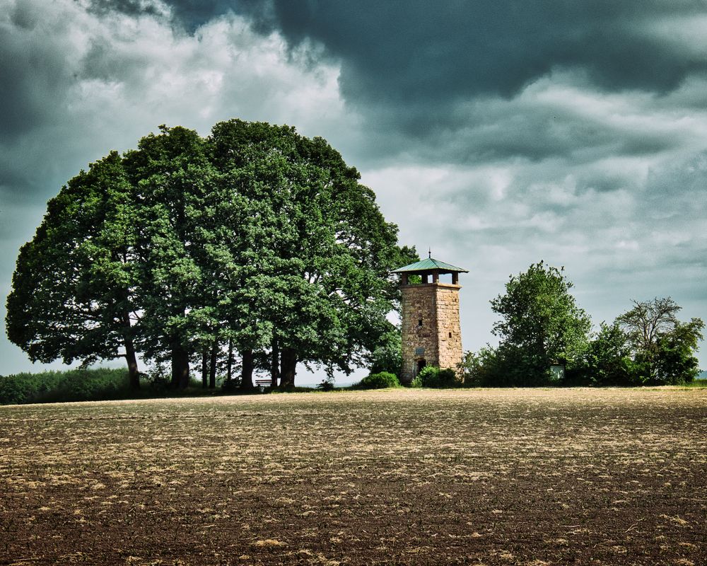 Turm von Spitzeichen