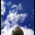 turm - wolken - blau