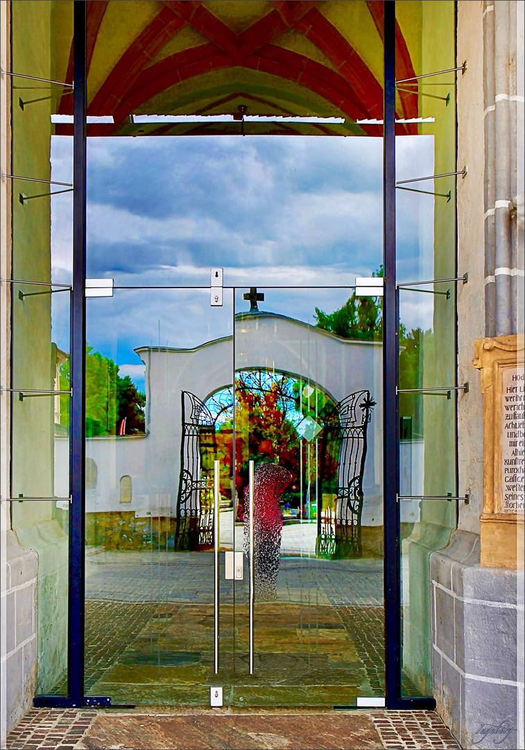 + Turmhalle der Wallfahrtskirche Maria Trost. . .  +