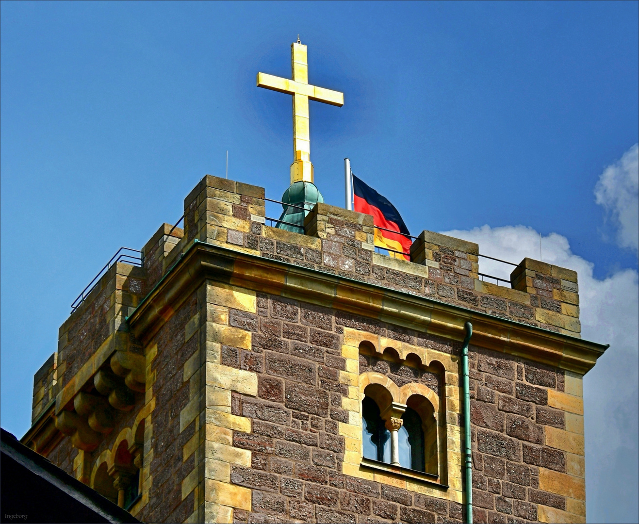 +  Turmkreuz auf dem Bergfried  +