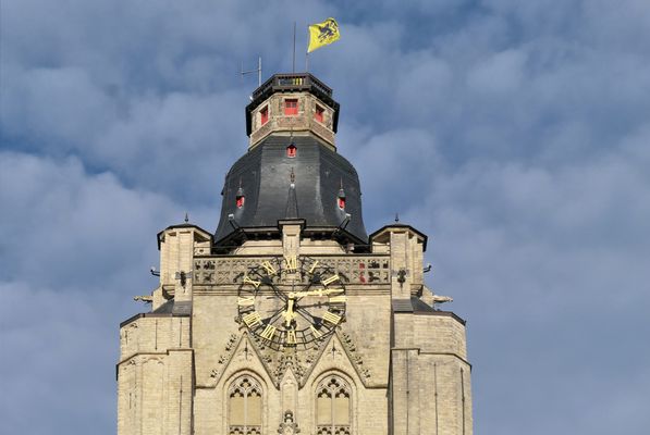 Turmuhr der Sint-Walburgakerk