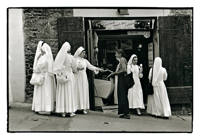 Tuscan streets: #7: icy nun