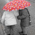 Tuscheln unterm Regenschirm...