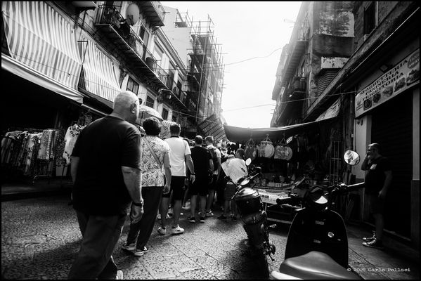 Tutti in fila al mercato _1