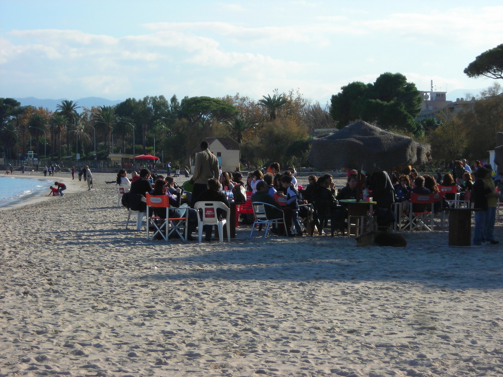 Tutti in spiaggia a Mondello a Novembre...