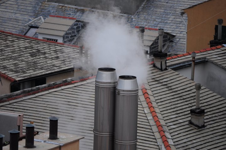 Tutto fumo e....i tetti di Genova