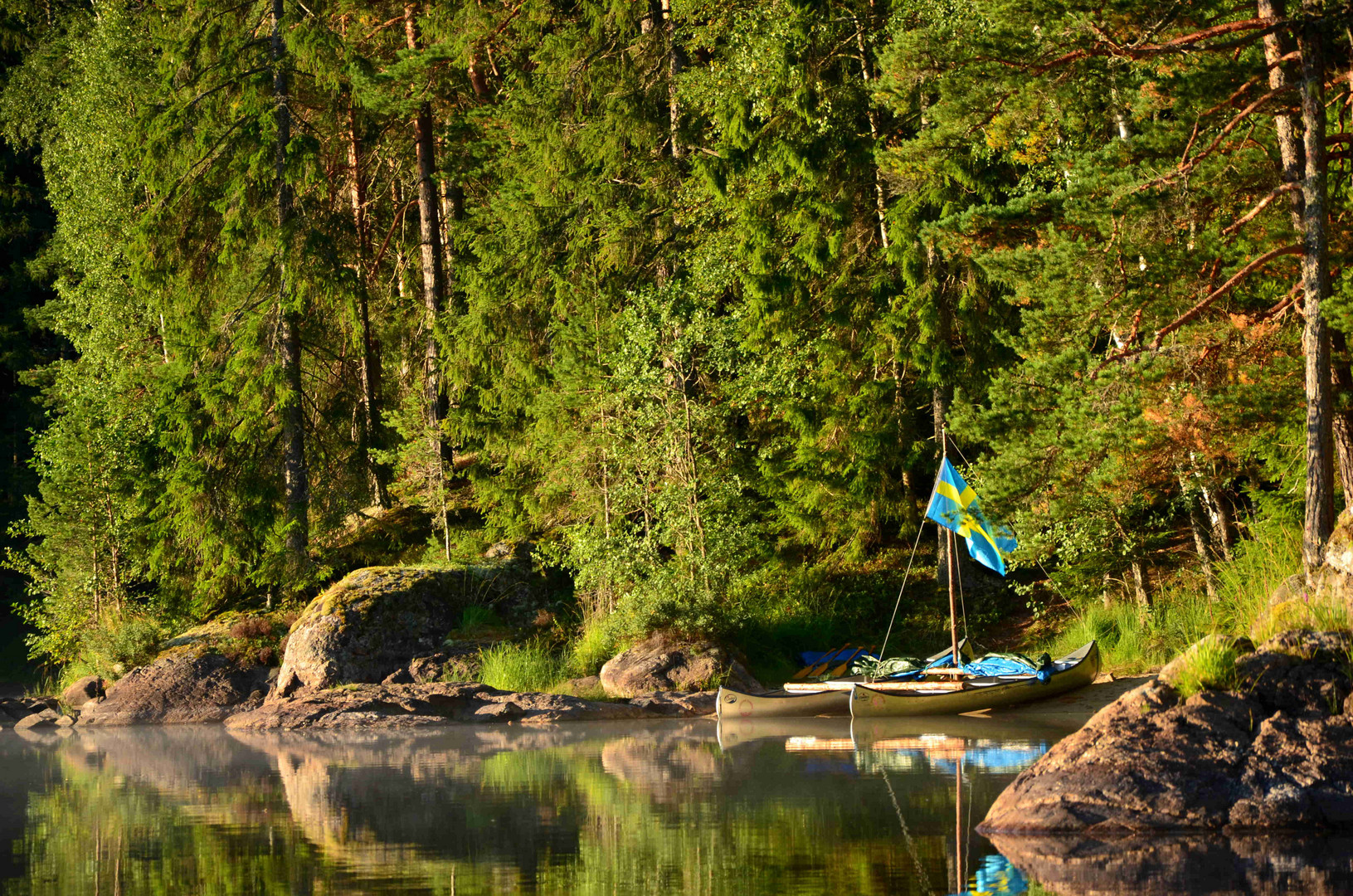 Två kanoter --- Two canoes on foxen lake