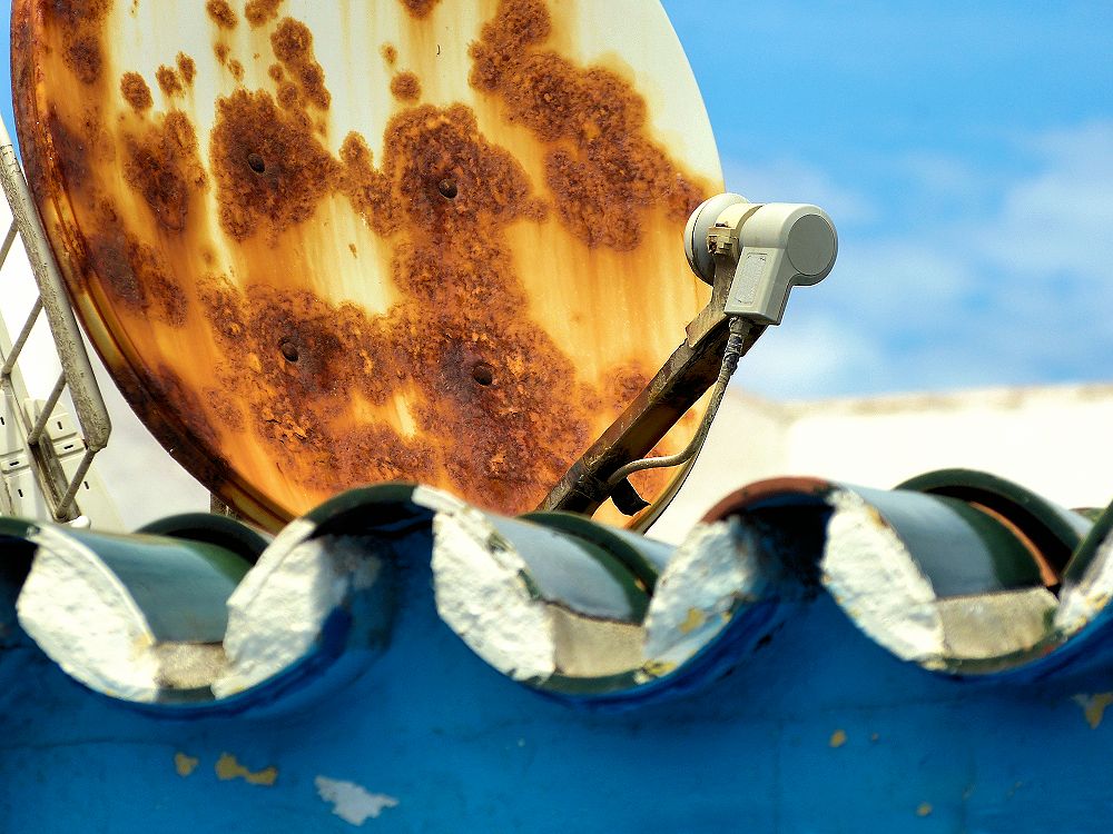 TV plate on the roof of a house on the beach