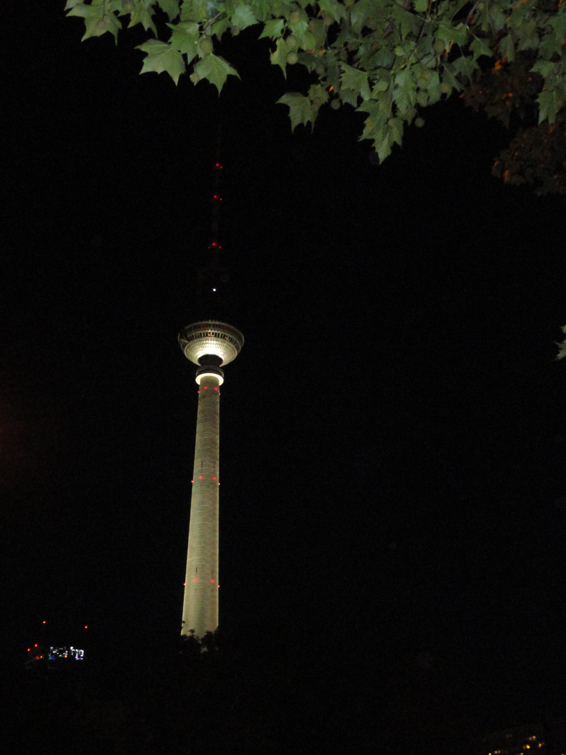 TV-Turm bei Nacht