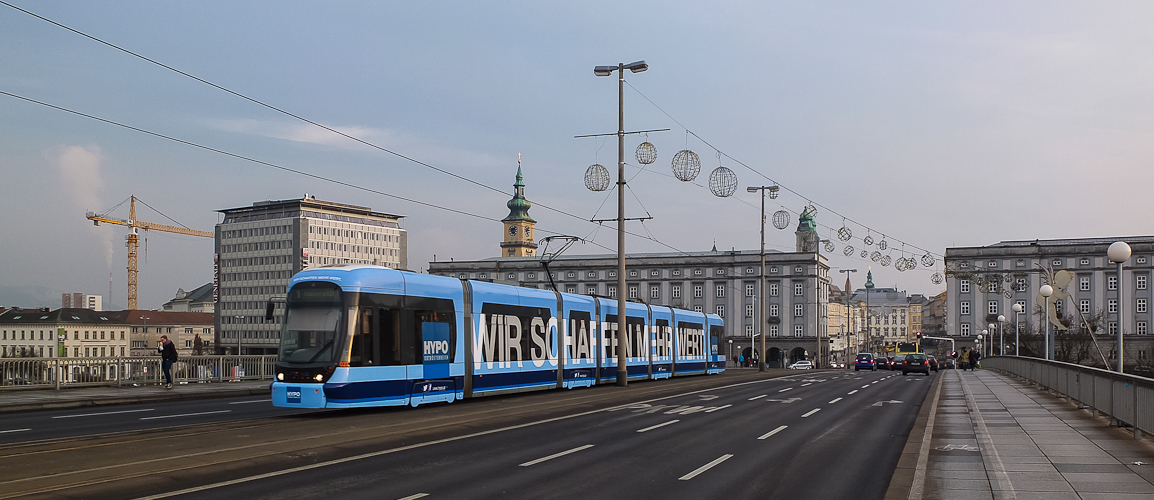 Tw 027 auf der Nibelungenbrücke in Linz