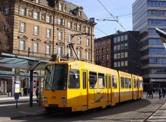 Tw 276 der MVG, ein DUEWAG M8C, auf dem Mainzer Bahnhofplatz