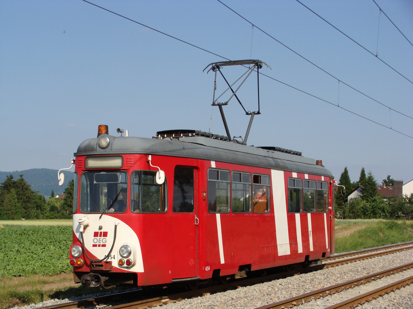 Tw 4354 ist anlässlich der IGN-Jahressonderfahrt bei Edingen West unterwegs