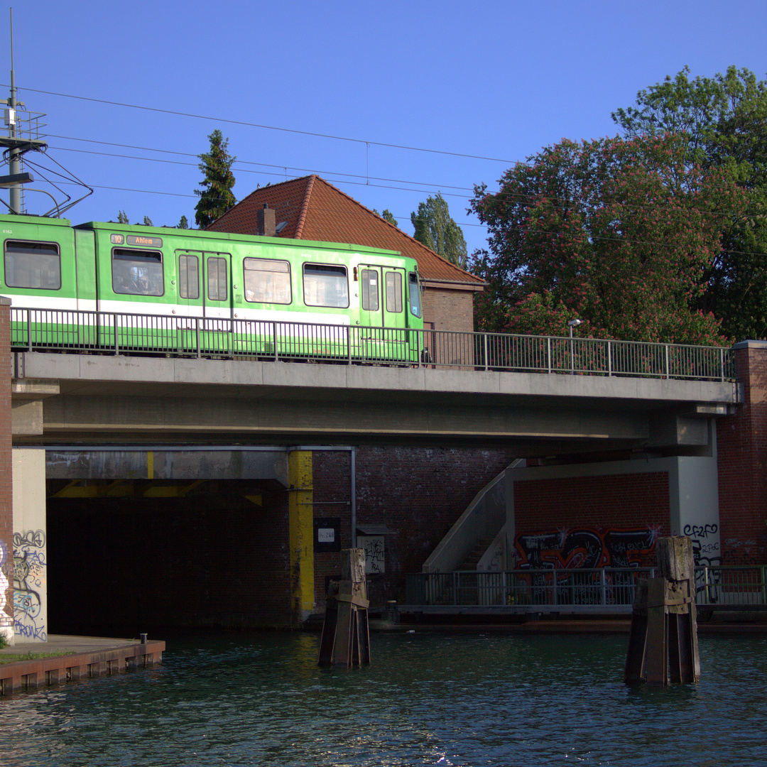 TW 6000 an der Limmer Schleuse