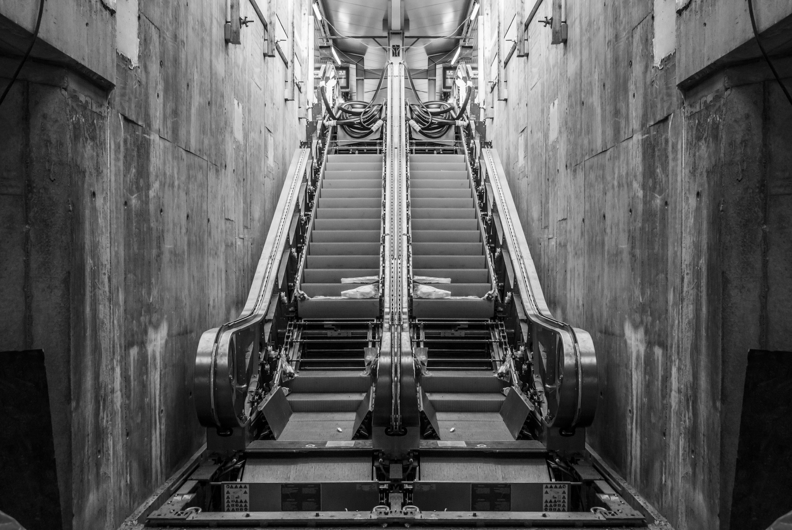 twin-escalators