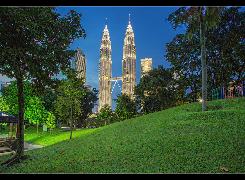 Twin Towers @ blue hour 3