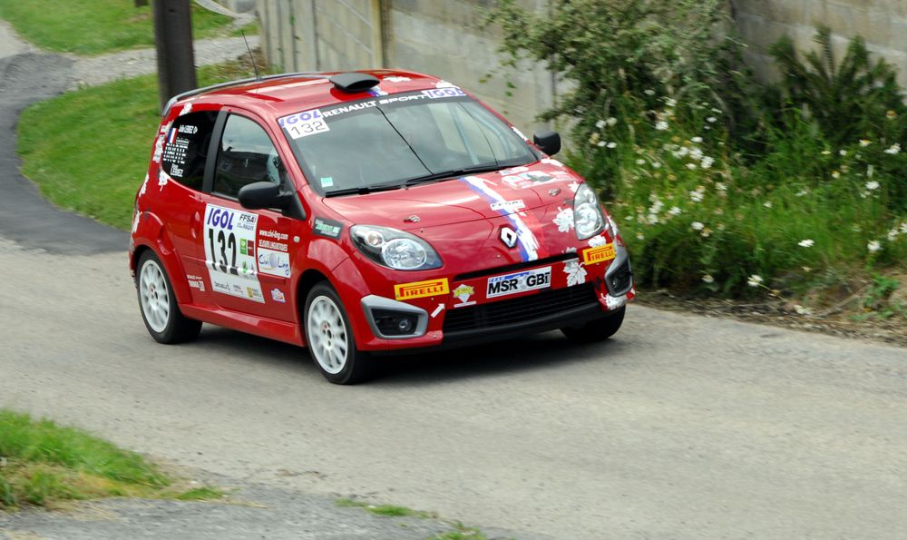 twingo bobo et unique sur l'epreuve! elle a bien deféndue ses chances...!