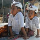 Two kids as the audience during Mecaru ceremony