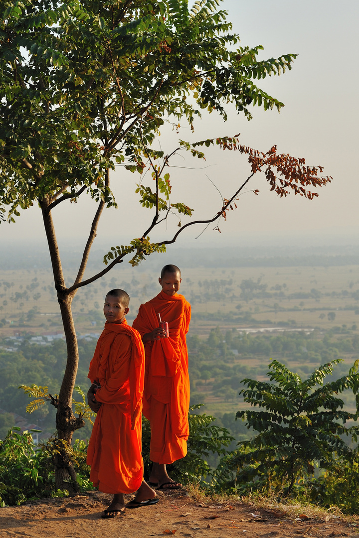 Two Monks on Udong Mountain