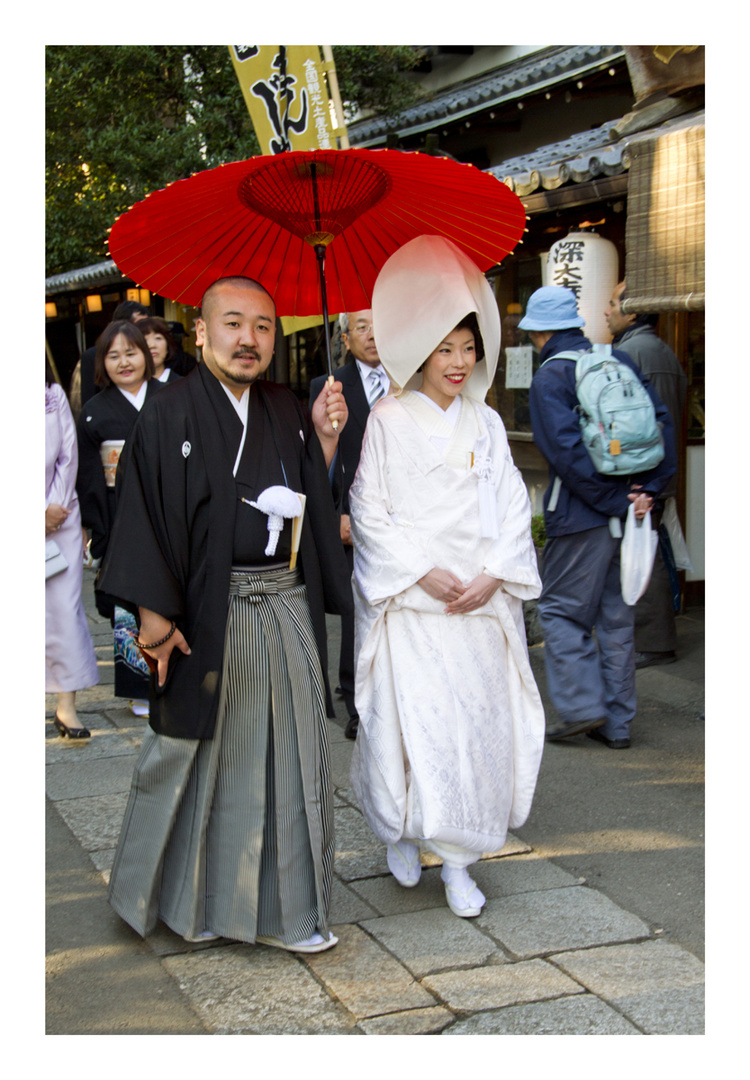 Two persons who go to a wedding hall-1