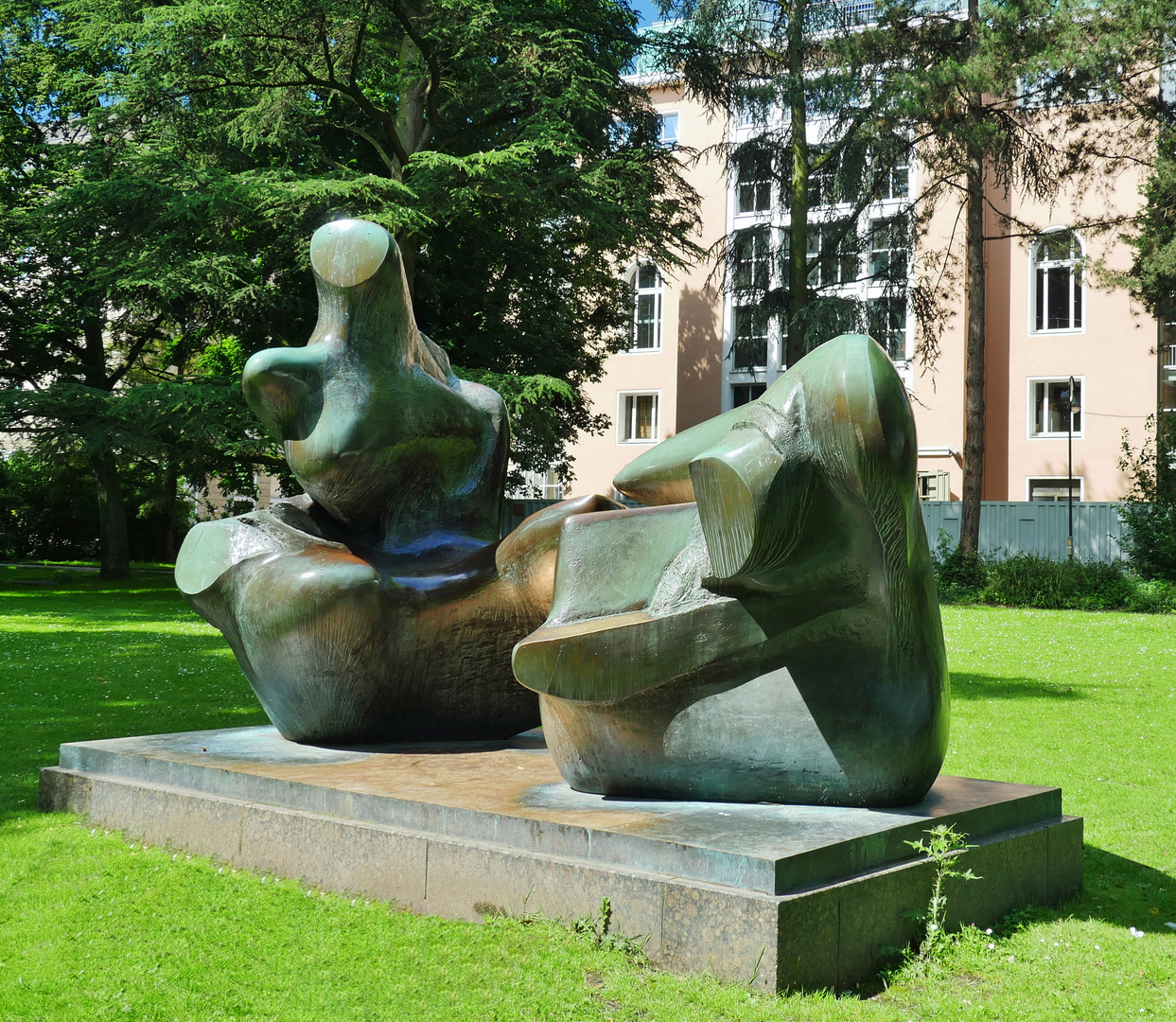 " Two - Piece Reclining Figure : Points "