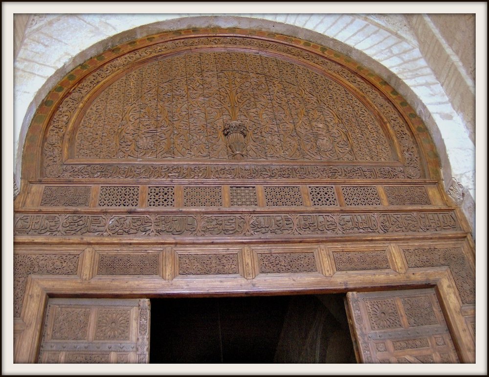 TYMPAN SCULPTE DE LA PORTE DE LA SALLE DE PRIERES DE LA MOSQUEE DE  KAIROUAN