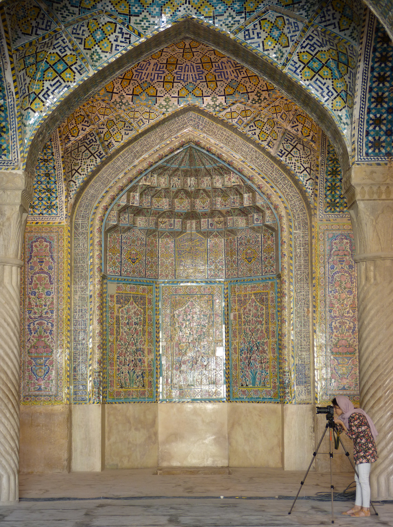 Typical Iran: Women, Young, NIKON