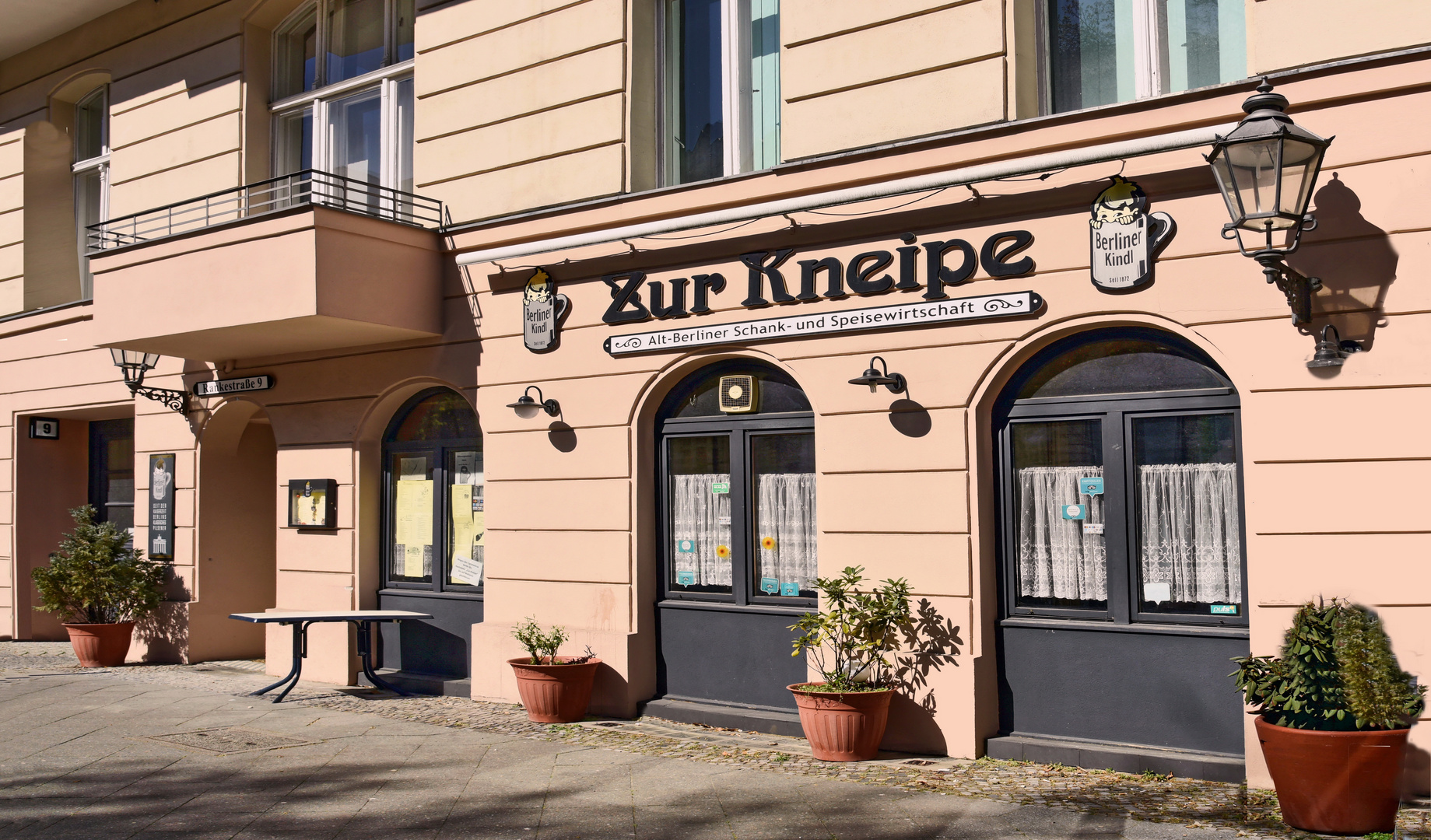 Typisch alte Berliner Kneipe Foto & Bild | city, street, world Bilder